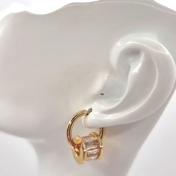 New REVOLVE 18k huggie convertible hoop earrings - Picture 1 of 10